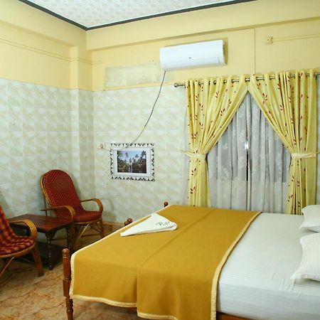 Lake Palace Family Resort Кумараком Экстерьер фото