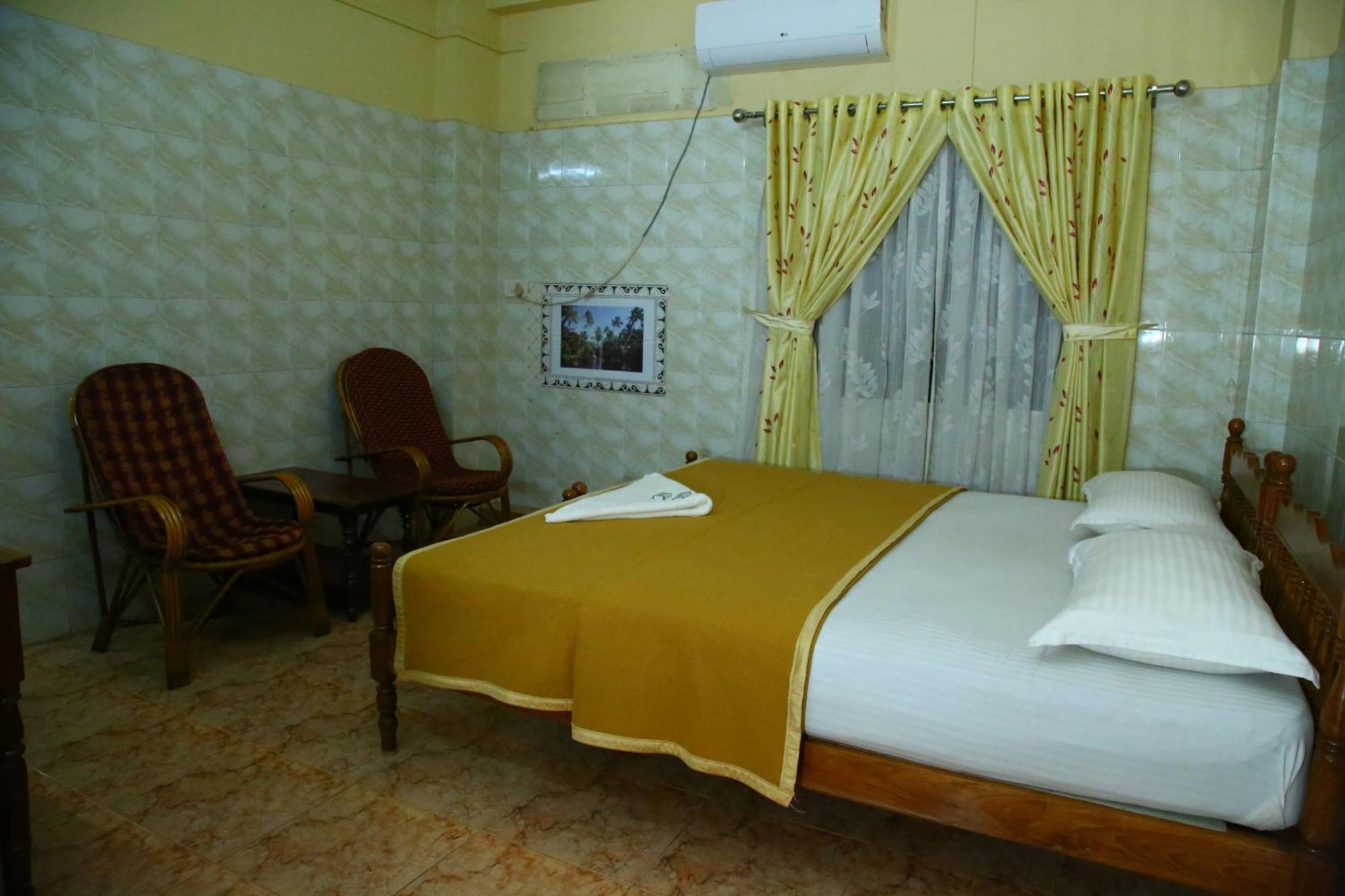 Lake Palace Family Resort Кумараком Экстерьер фото
