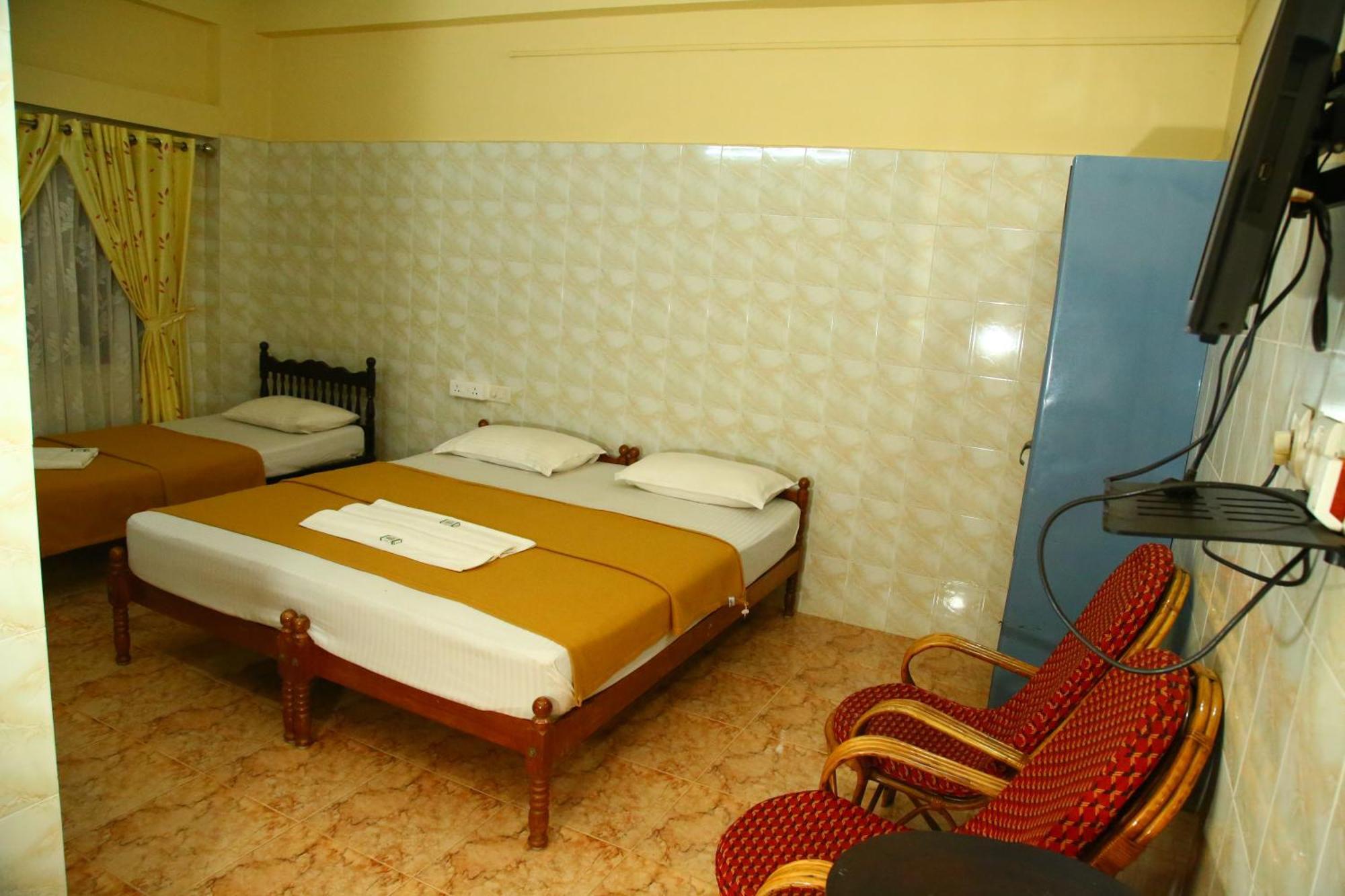 Lake Palace Family Resort Кумараком Экстерьер фото