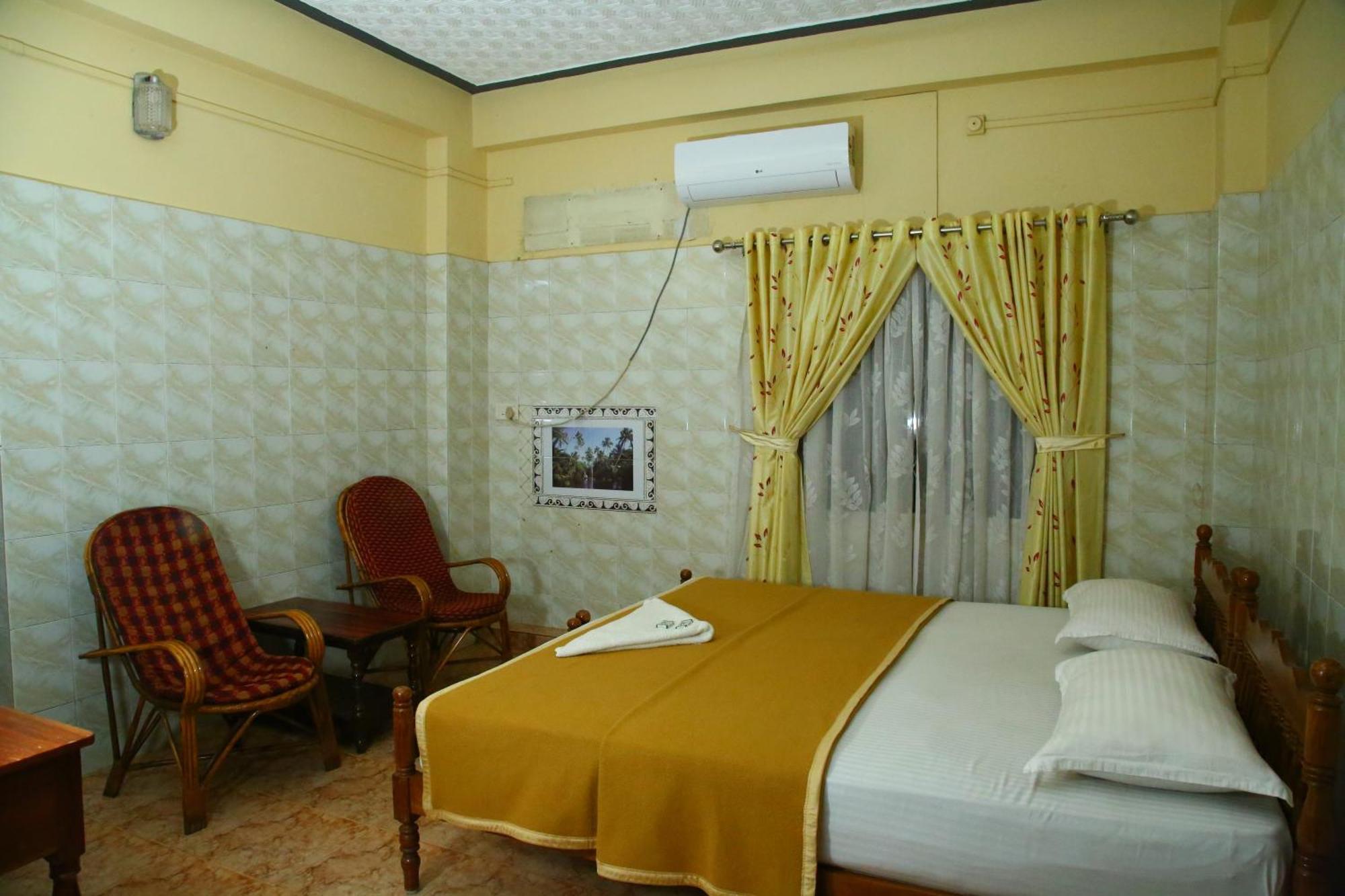 Lake Palace Family Resort Кумараком Экстерьер фото