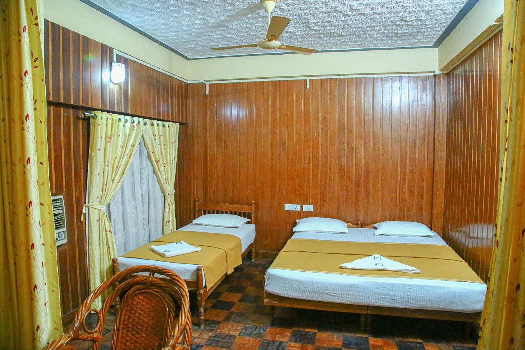 Lake Palace Family Resort Кумараком Экстерьер фото