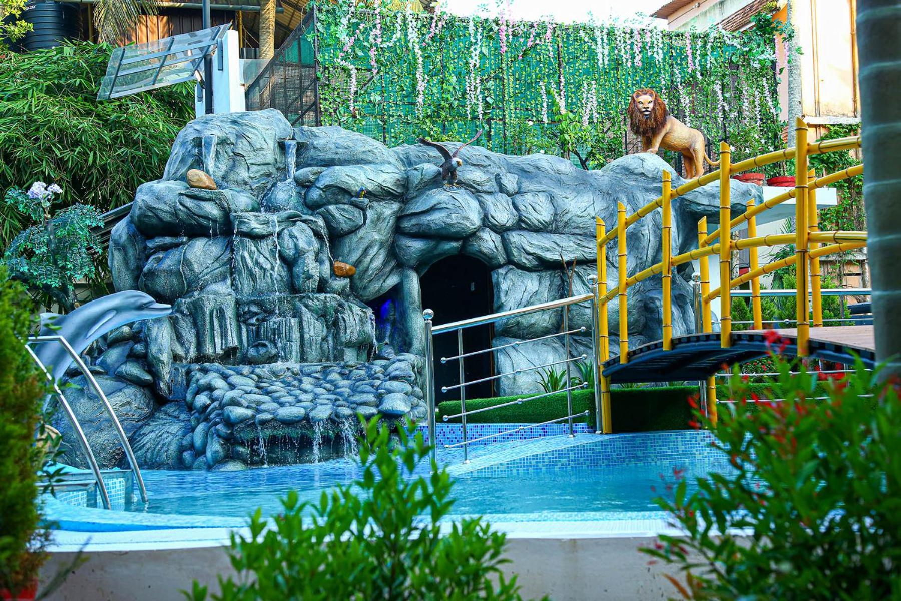 Lake Palace Family Resort Кумараком Экстерьер фото