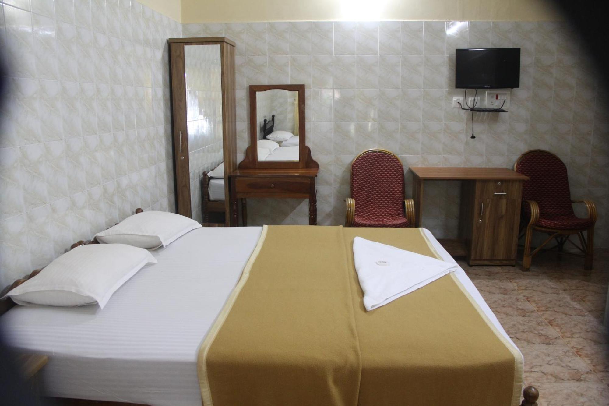 Lake Palace Family Resort Кумараком Экстерьер фото